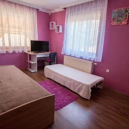 Baratkozo Vendeghaz Penzion