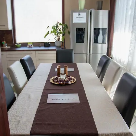 Baratkozo Vendeghaz Penzion *